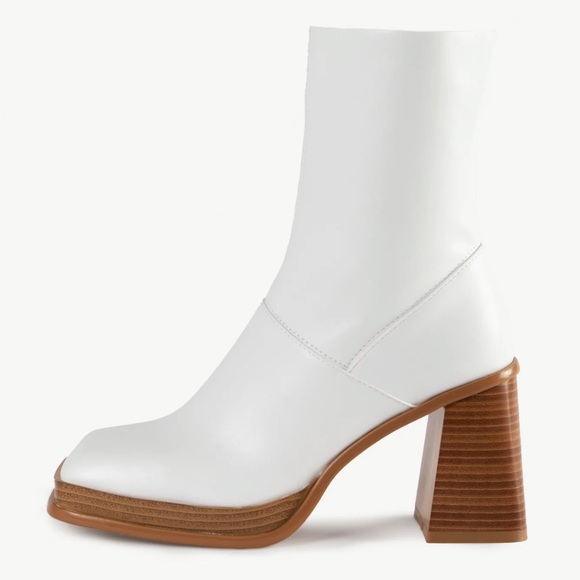 RAID Shoes - Chunky white boots perfect for fall!